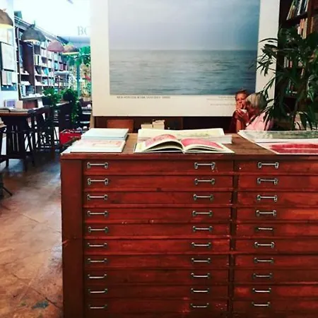 Bookstor ベッド・アンド・ブレックファスト *
